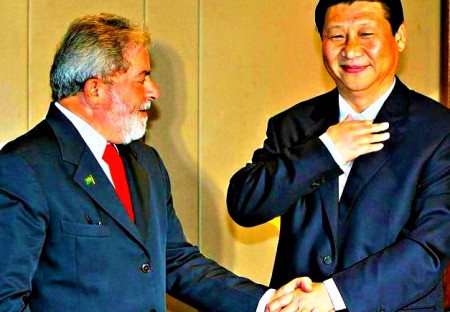Lula odcestoval do Číny a snaží se obnovit vedoucí roli Brazílie v mezinárodní politice