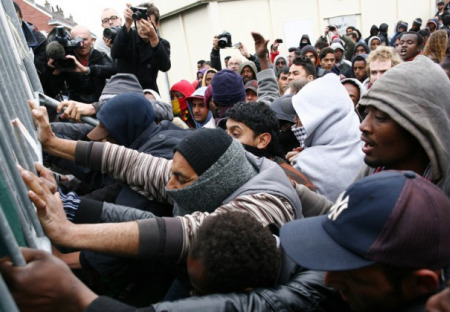 Co je hlavním důvodem přílivu imigrantů do Evropy? Je to EU samotná!