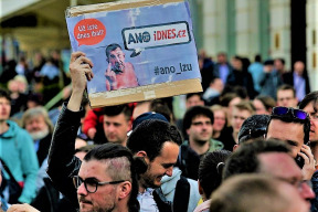 jirkovou-optikou-315-mili-studenti-vasi-profesori-a-dekane-vam-lzou-nenechte-se-zmanipulovat