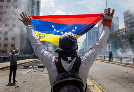 Agent CIA: Z venezuelských „študentov“ sme vyrábali pučistov