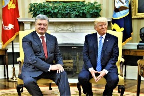 porosenko-za-uplatok-u-trumpa-dohodol-vojensky-kseft