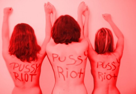 Pouličný výpredaj - Pussy Riot v „akcii”