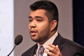 vudce-mezinarodni-neziskove-charity-joel-davis-na-ochranu-zen-zneuzival-deti-mladsi-2-let