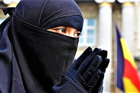 velka-britanie-boris-johnson-a-jeho-burka-gate