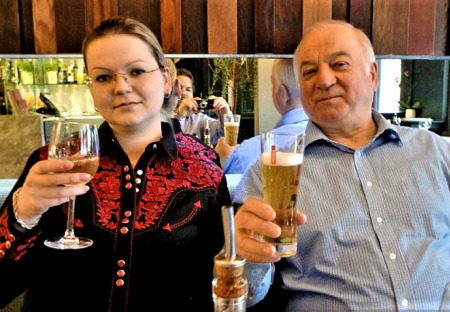 Za otravou Sergeje a Julie Skripalových novičokem nestojí Putin, ale Jessica Fletcherová.