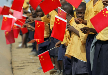 Čína investuje desítky miliard do Afriky, kontinent najednou ekonomicky roste