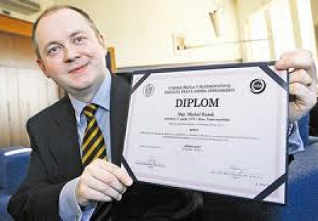 Michal Hašek nemá osobnostní, profesní ani odborné předpoklady zastávat pozici člena Legislativní rady vlády