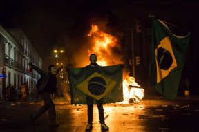 octova-revoluce-v-brazilii-neskoncila-aneb-klicemi-cinkati-pramalo-ziskati-cili-bez-loga-a-bez-spektaklu