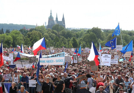 Duté hlavy, vzhůru na Letnou!