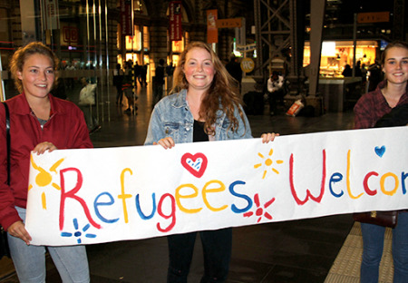 Kardinál Puljič: Utečenci = znásilnenia, horiace domy, vlámania!