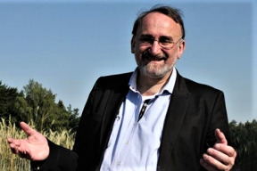 video-stanislav-novotny-vysvetluje-100-milionum-divaku-tv-rusko-1-ze-ne-vsichni-cesi-podporuji-nacisty-starosta-reporyji-ma-podporu-prazske-kavarny-ktera-je-marginalni-a-medii-kterym-uz-nikdo-neveri