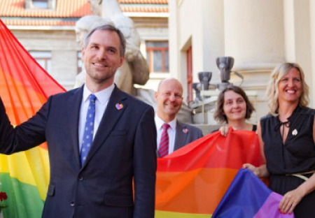 Odpudivá provokace: Pubertální primátor Hřib chce přejmenovat náměstí, kde stojí ruská ambasáda. Má nést jméno mafiána, který rozkrádal vlastní zemi.