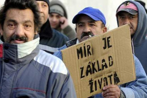 rasismus-nebo-nespravedlnost-a-podpora-neprizpusobivych-co-narusuji-obcanske-souziti-a-kdo-za-tim-stoji