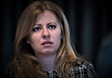 Prezidentka Čaputová, vráťte sa do školy! Verím, že sa nájde učiteľka dejepisu, ktorá Vás doučí priebeh 2. svetovej vojny!