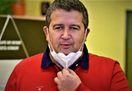 Hamáčkovy kšeftíky během pandemie, Vivat EU a jiné kovid-perličky