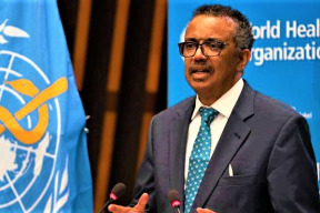 who-plne-vakcinovani-lide-musi-dal-nosit-masky-a-socialne-se-distancovat