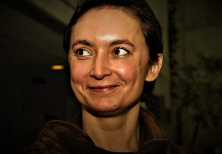 Rozhovor s molekulární genetičkou Soňou Pekovou, která jako první v ČR mimo státní struktury testovala veřejně nejznámější virus roku 2020...