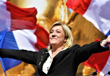 Francie: Sílí podezření, že volby byly ve stejném stylu jako v USA (video)  