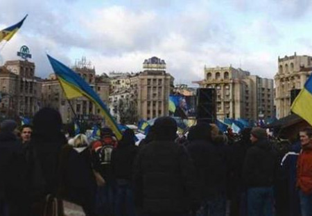 Neonacisté, Schwarzenberg a peněžní vazby. Známá novinářka Spencerová trochu jinak o Ukrajině