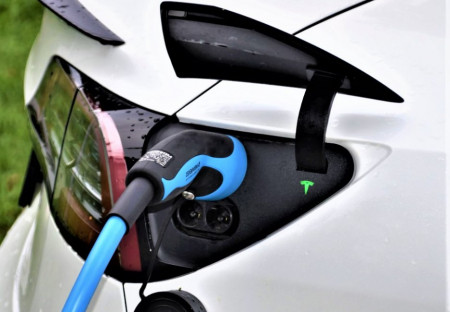 VLASTNÍ AUTO? V EU BRZY LUXUS URČENÝ JEN PRO PAPALÁŠE