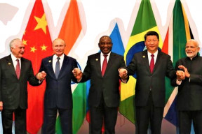 pepe-escobar-za-plechovou-oponou-brics-vs-nato-g7