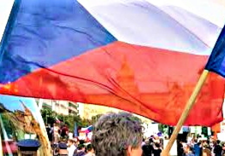 Demonstrace proti vlastizrádné, korupční cenzorské, proinflační vládě Petro Fialy - Václavské náměstí 3.9.2022