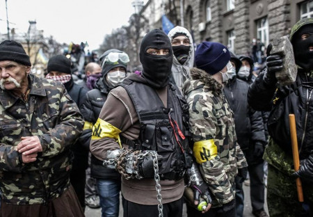 Kyjev chytá nové vojáky i na hřbitovech