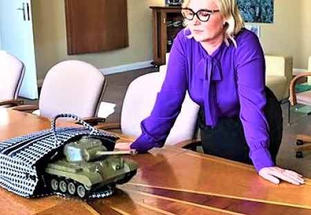 Ministryně války Jana Černochová druhou řeznicí?