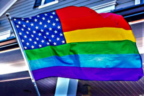 pruzkum-cdc-ctvrtina-stredoskolaku-v-usa-se-identifikuje-jako-lgbq