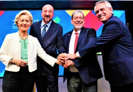 Koloniální minulost vyplouvá napovrch jako olej ve vodě