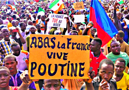 Pryč s Francií!: Demostrace v Nigeru + Co děje v Nigeru? (Video)