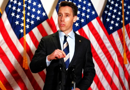 Senátor Josh Hawley : "Pokud se Ukrajina podílela na zničení Nord Streams, proč bychom jim měli posílat další peníze?"