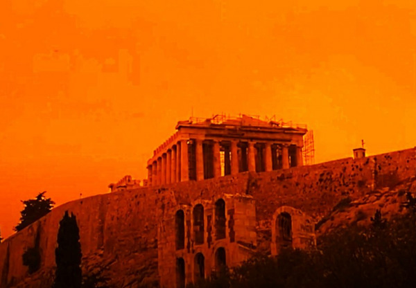 Strašidelná scéna se žlutou a oranžovou oblohou v Řecku – Nevysvětlitelný prach „ucpává“ dokonce i klimatizace