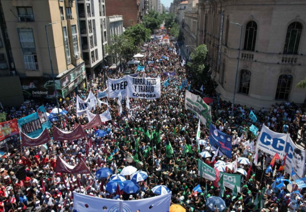 argentinsti-vysokoskolsti-studenti-pochodovati-proti-mileiovym-skrtum