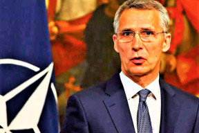 novinar-zaskocil-stoltenberga-otazkami-o-vojenskych-invazich-usa