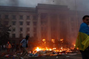 ukrajina-38-lidi-uhorelo-radikalove-zapalili-budovu-odboru