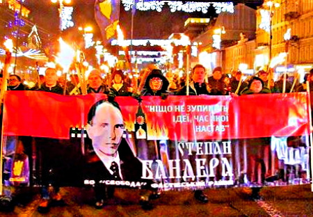 Ve Lvově se včera konal pochodňový průvod na počest Banderových narozenin !!!