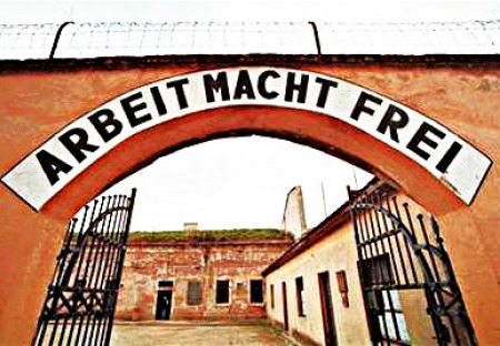 Pravdu Polákům sdělil přeživší bývalý vězeň německého koncentračního tábora Osvětim.