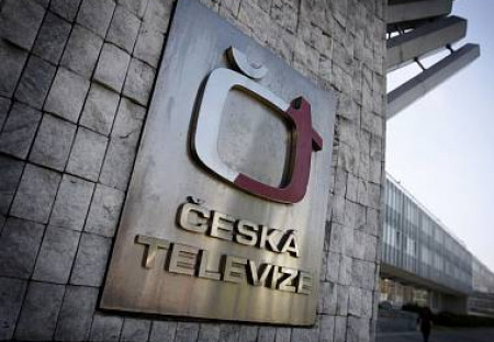 Tisková konference NeZákladnám a spol. před Českou televizí