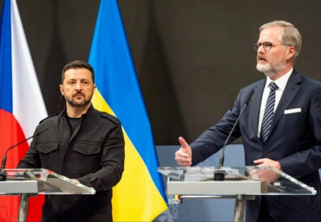 Česká republika daruje Ukrajině high-tech sledovací satelit.