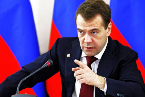 zapad-predal-ukrajine-od-roku-2022-pul-bilionu-eur-500-miliard-zatimco-pindostan-spalil-v-afghanistanu-2-3-bilionu-dolaru-medvedev