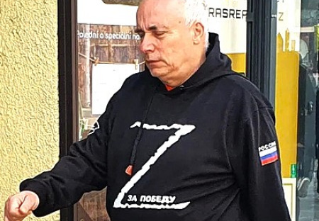 Začíná soud za nošení mikiny s nápisem "Z".