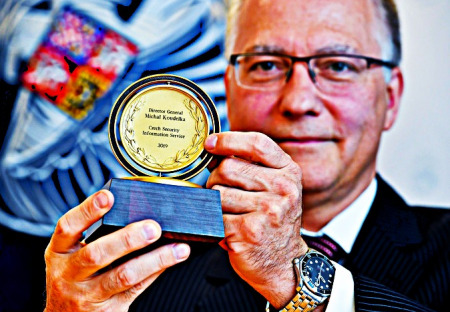 Koudelka a BIS jako hrozba pro pluralitní demokracii v ČR