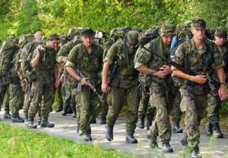 Vláda má starost - co s armádou