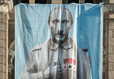 Putin je jako Hitler; napsal Mein Kampf a postavil plynové komory?