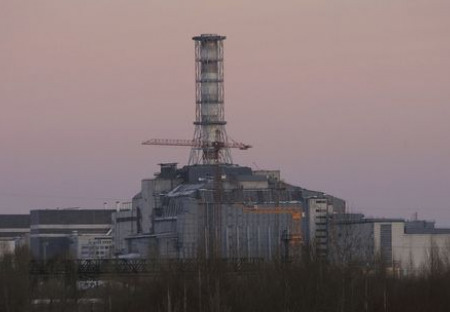 Černobyl: dochází peníze na stavbu nového sarkofágu (+ další jaderné zprávy)