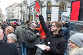 exkluzivni-vypoved-spoluorganizatora-demonstrace-proti-zemanovi-diky-americanum-si-vas-ted-koupim-vsechny