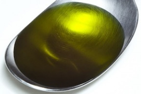 konopny-olej-mimoradne-zdrava-potravina-ktera-se-farmaceutickemu-prumyslu-nehodi-do-kramu