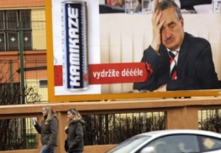 Promiňte kníže, udělalo se mi z těch Vašich keců jaksi nevolno, doo when bleet (jdu ven zvracet)!