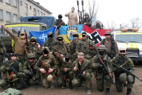 ukrajinsky-ve-vyslanec-nacisticke-oddiely-s-hakovymi-krizmi-zachranuju-ukrajinu-pred-ruskom